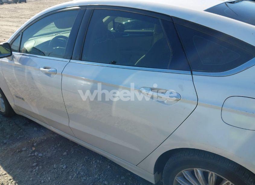 Photo 14 of 2014 Ford Fusion HYBRID SE (VIN 3FA6P0LU3ER351079)