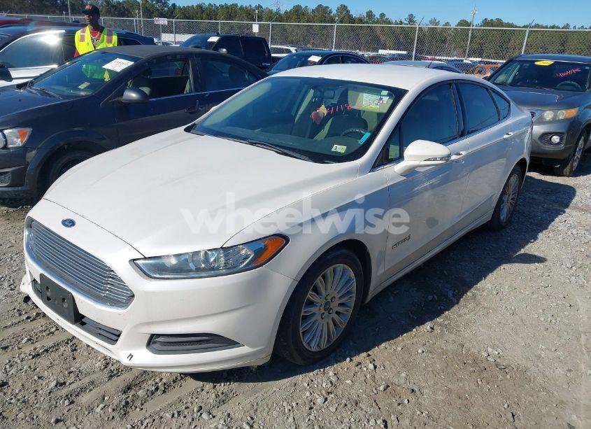 Photo 2 of 2014 Ford Fusion HYBRID SE (VIN 3FA6P0LU3ER351079)