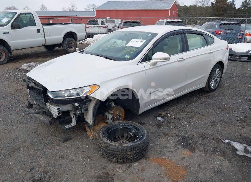 Photo 2 of 2014 Ford Fusion HYBRID SE (VIN 3FA6P0LU3ER373888)