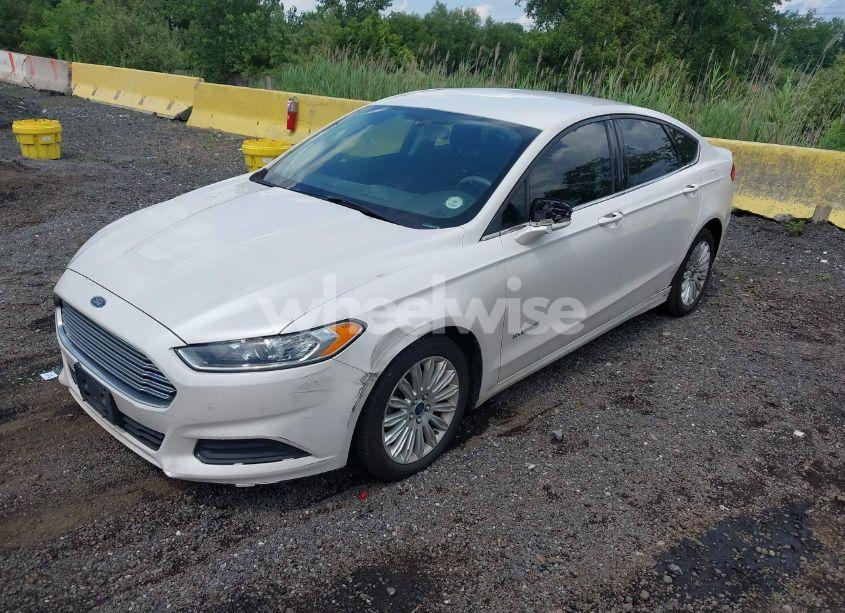 Photo 2 of 2014 Ford Fusion HYBRID SE (VIN 3FA6P0LU3ER391680)