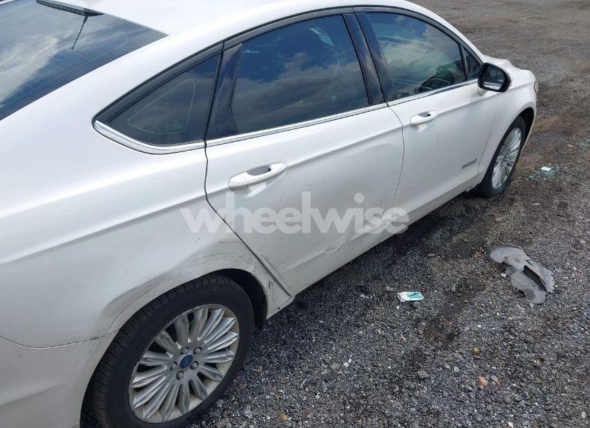 Photo 6 of 2014 Ford Fusion HYBRID SE (VIN 3FA6P0LU3ER391680)