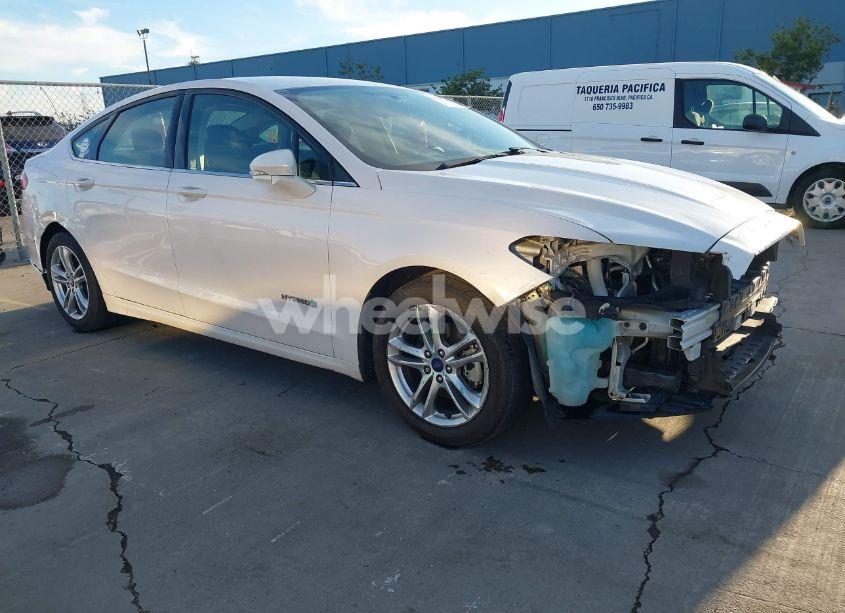 2016 Ford Fusion HYBRID SE (VIN 3FA6P0LU3GR304895) main photo