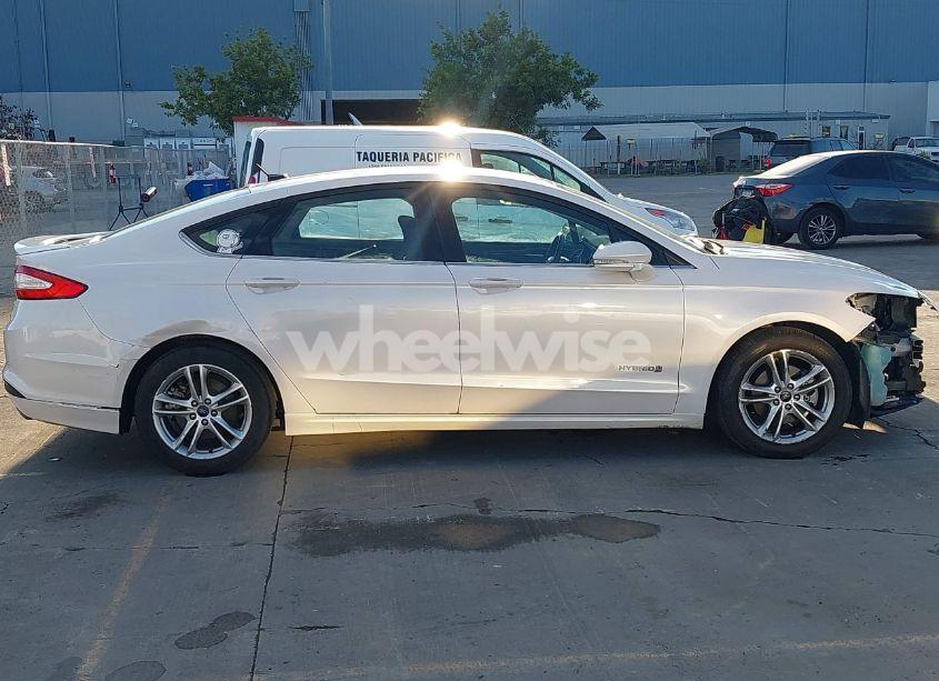 Photo 14 of 2016 Ford Fusion HYBRID SE (VIN 3FA6P0LU3GR304895)