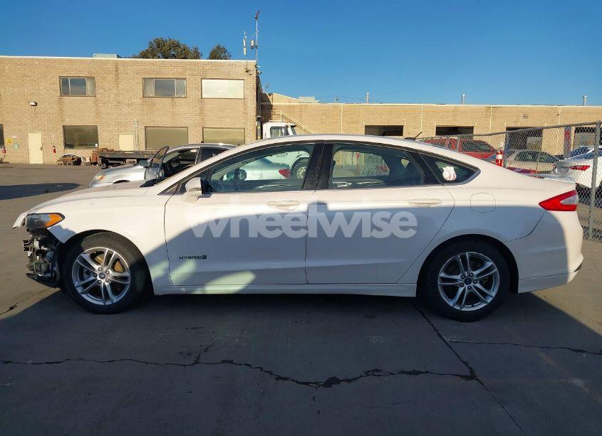 Photo 15 of 2016 Ford Fusion HYBRID SE (VIN 3FA6P0LU3GR304895)