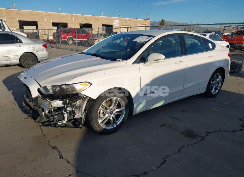 Photo 2 of 2016 Ford Fusion HYBRID SE (VIN 3FA6P0LU3GR304895)