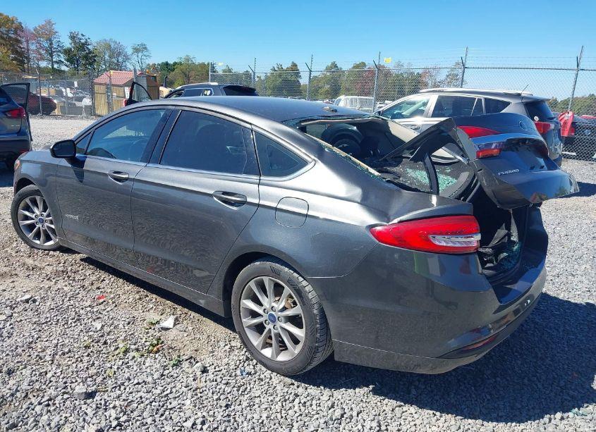 Photo 3 of 2017 Ford Fusion HYBRID SE (VIN 3FA6P0LU3HR196120)