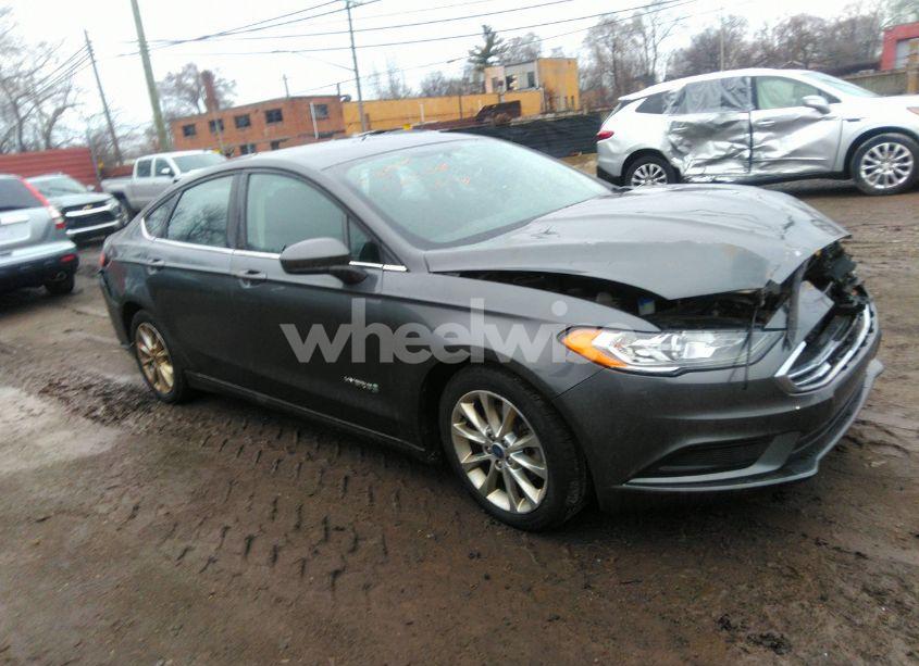 2017 Ford Fusion HYBRID SE (VIN 3FA6P0LU3HR305272) main photo
