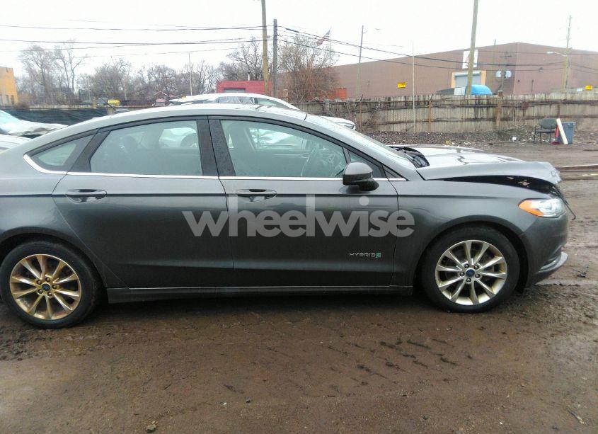 Photo 13 of 2017 Ford Fusion HYBRID SE (VIN 3FA6P0LU3HR305272)