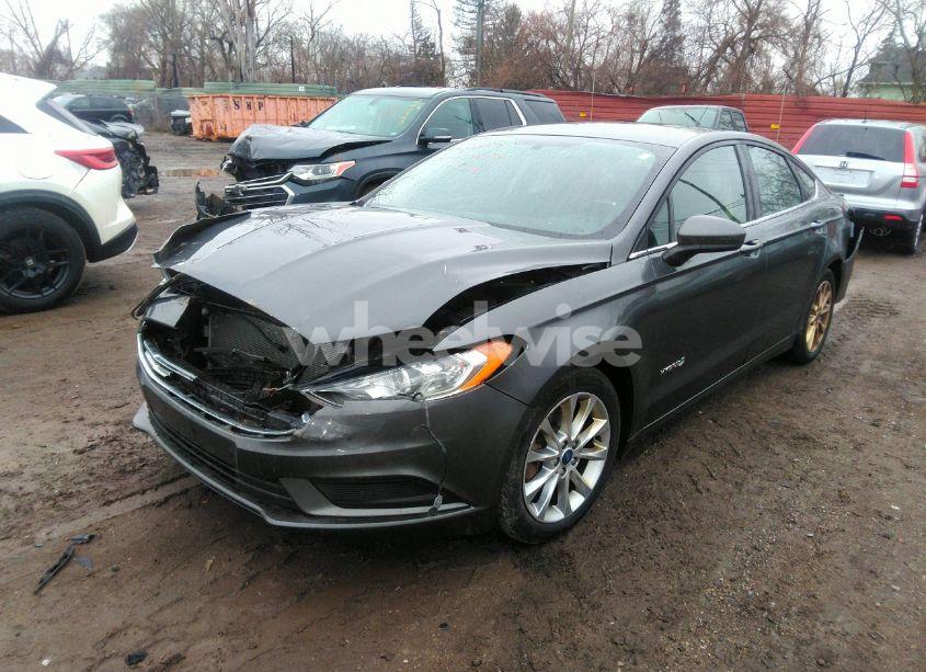 Photo 2 of 2017 Ford Fusion HYBRID SE (VIN 3FA6P0LU3HR305272)