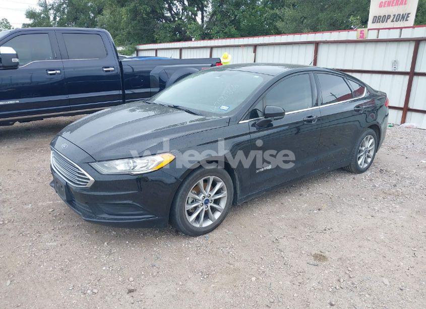 Photo 2 of 2017 Ford Fusion HYBRID SE (VIN 3FA6P0LU3HR416145)