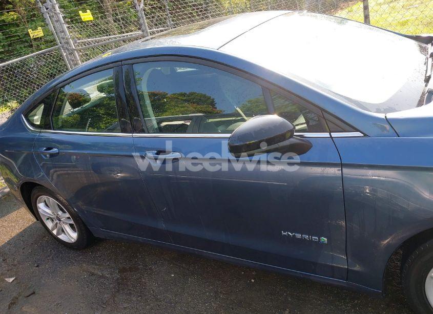 Photo 13 of 2018 Ford Fusion HYBRID SE (VIN 3FA6P0LU3JR168792)