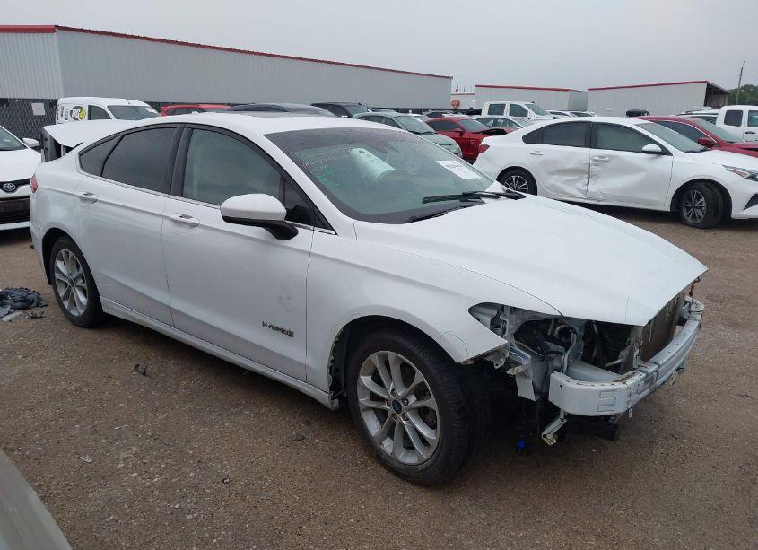 2019 Ford Fusion HYBRID SE (VIN 3FA6P0LU3KR141190) main photo