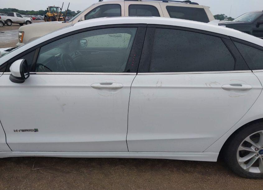 Photo 14 of 2019 Ford Fusion HYBRID SE (VIN 3FA6P0LU3KR141190)