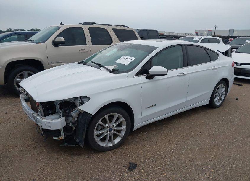 Photo 2 of 2019 Ford Fusion HYBRID SE (VIN 3FA6P0LU3KR141190)
