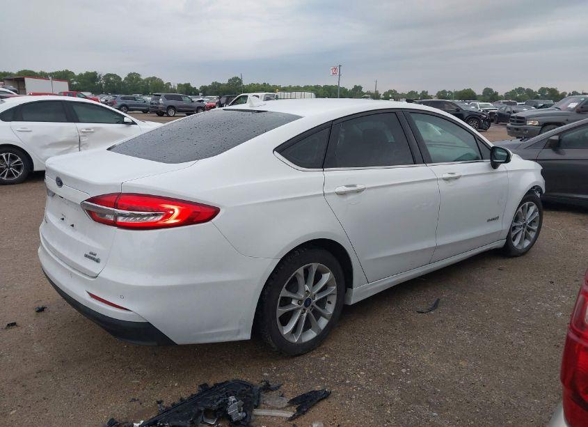 Photo 4 of 2019 Ford Fusion HYBRID SE (VIN 3FA6P0LU3KR141190)
