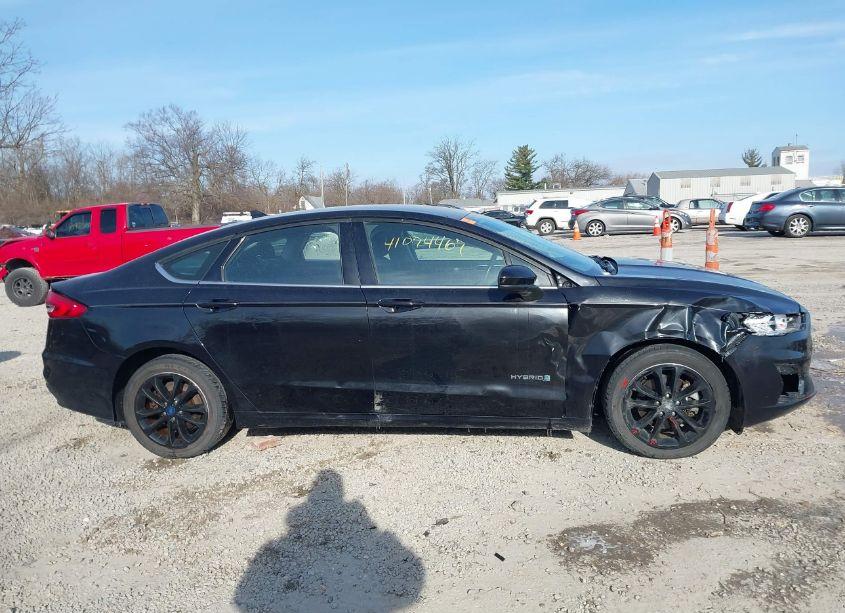 Photo 14 of 2019 Ford Fusion HYBRID SE (VIN 3FA6P0LU3KR147698)