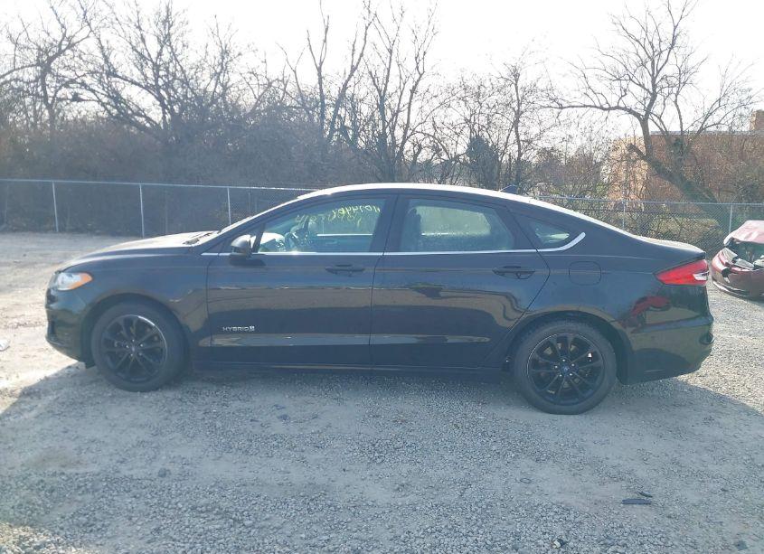 Photo 15 of 2019 Ford Fusion HYBRID SE (VIN 3FA6P0LU3KR147698)