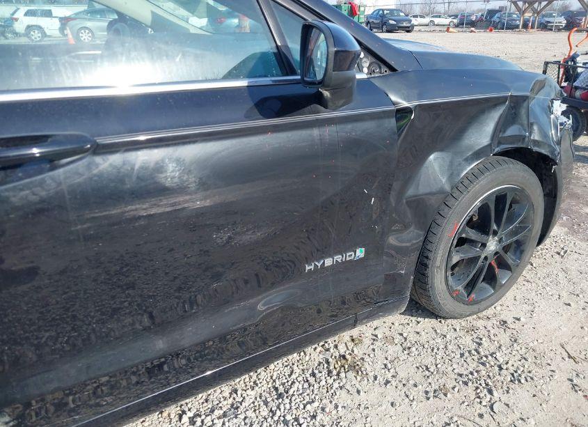 Photo 6 of 2019 Ford Fusion HYBRID SE (VIN 3FA6P0LU3KR147698)
