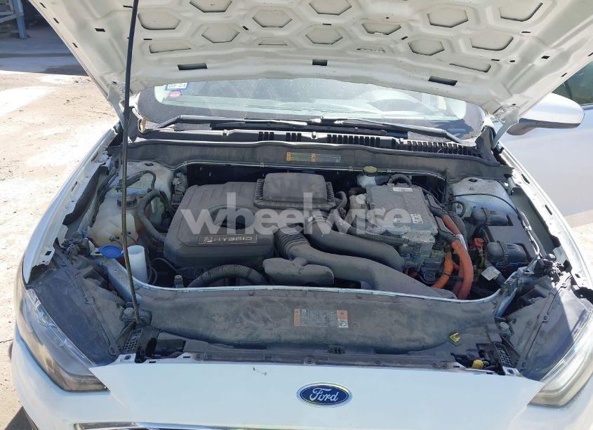 Photo 10 of 2019 Ford Fusion HYBRID SE (VIN 3FA6P0LU3KR206992)