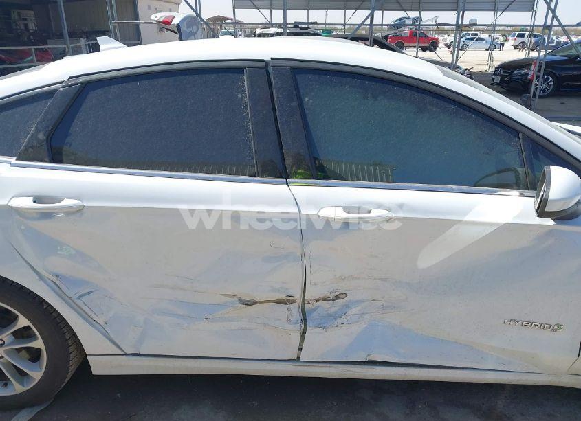 Photo 13 of 2019 Ford Fusion HYBRID SE (VIN 3FA6P0LU3KR206992)