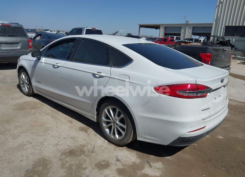 Photo 3 of 2019 Ford Fusion HYBRID SE (VIN 3FA6P0LU3KR206992)