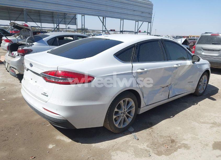 Photo 4 of 2019 Ford Fusion HYBRID SE (VIN 3FA6P0LU3KR206992)