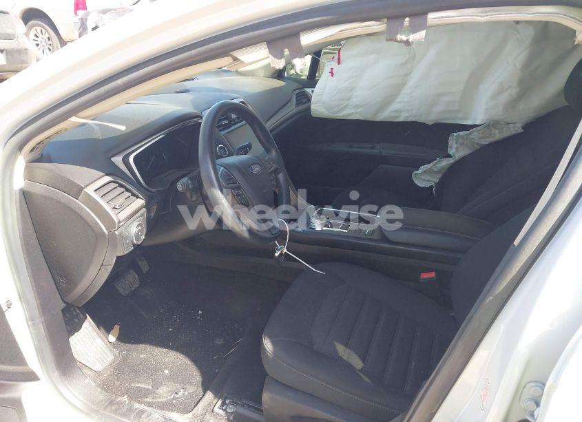 Photo 5 of 2019 Ford Fusion HYBRID SE (VIN 3FA6P0LU3KR206992)