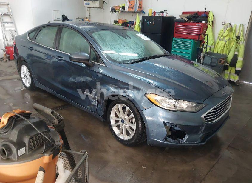 2019 Ford Fusion HYBRID SE (VIN 3FA6P0LU3KR214865) main photo