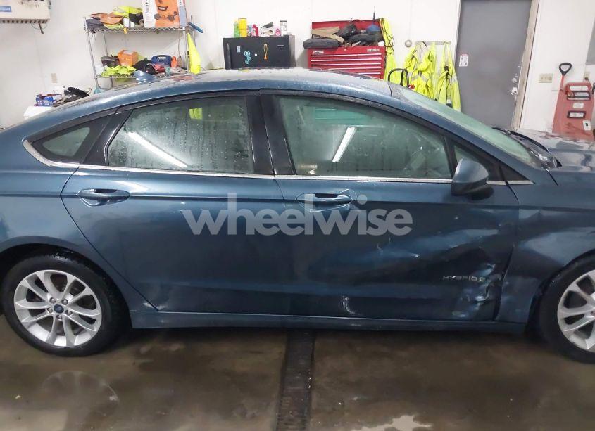 Photo 13 of 2019 Ford Fusion HYBRID SE (VIN 3FA6P0LU3KR214865)