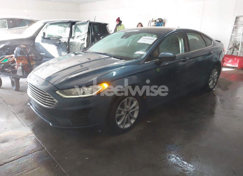 Photo 2 of 2019 Ford Fusion HYBRID SE (VIN 3FA6P0LU3KR214865)