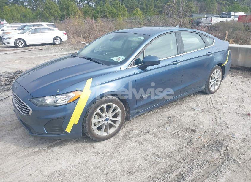 Photo 2 of 2019 Ford Fusion HYBRID SE (VIN 3FA6P0LU3KR243704)