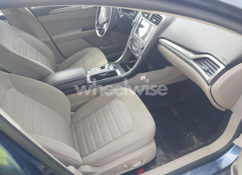 Photo 5 of 2019 Ford Fusion HYBRID SE (VIN 3FA6P0LU3KR243704)