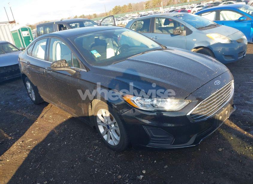 2020 Ford Fusion HYBRID SE (VIN 3FA6P0LU3LR121751) main photo