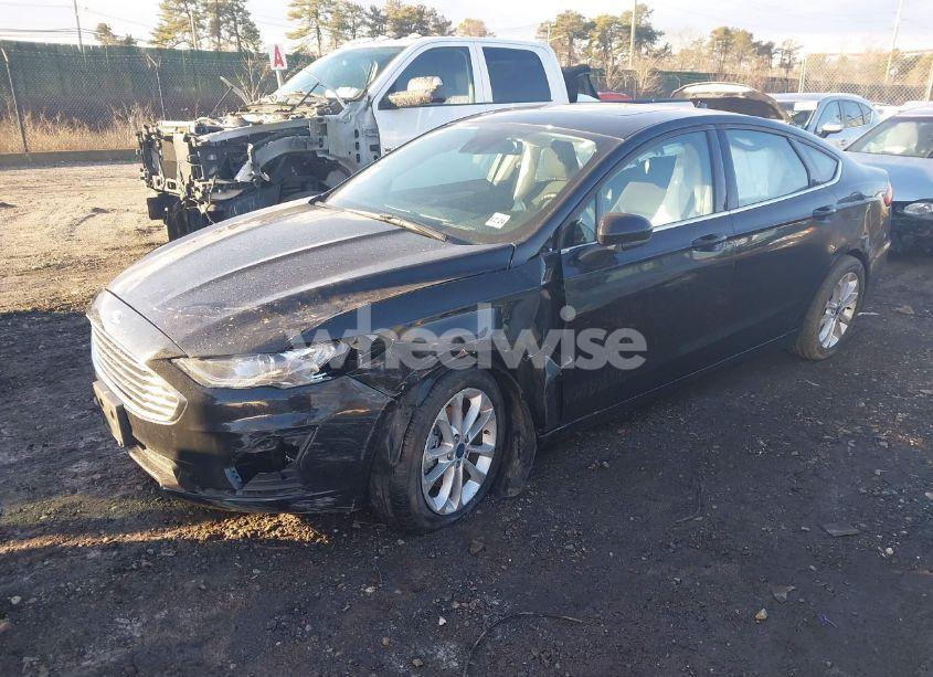 Photo 2 of 2020 Ford Fusion HYBRID SE (VIN 3FA6P0LU3LR121751)