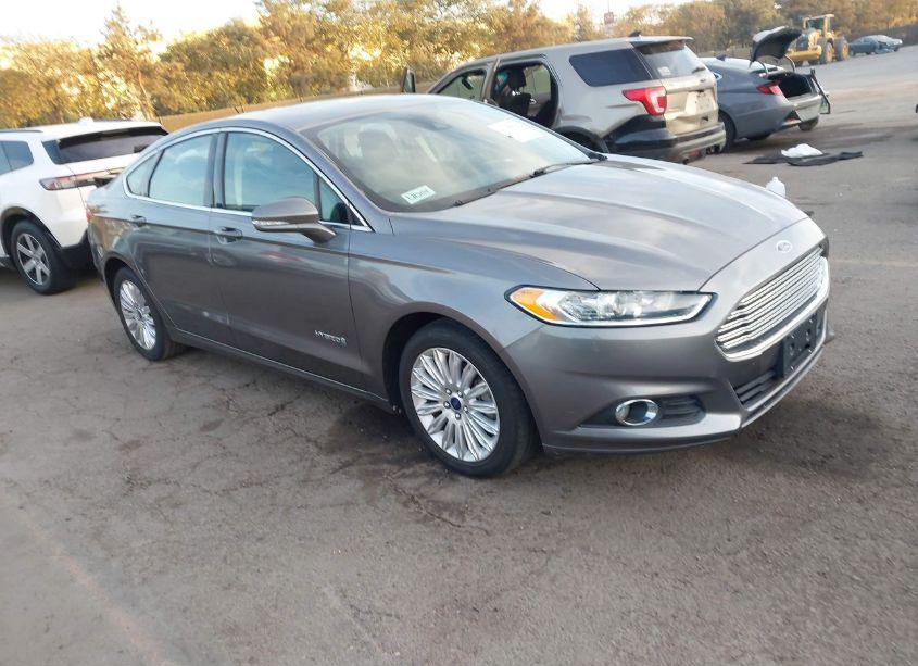 2013 Ford Fusion HYBRID SE (VIN 3FA6P0LU4DR325072) main photo