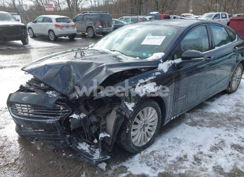 Photo 2 of 2015 Ford Fusion HYBRID SE (VIN 3FA6P0LU4FR248366)