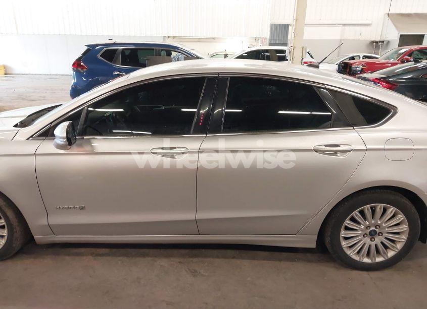 Photo 14 of 2016 Ford Fusion HYBRID SE (VIN 3FA6P0LU4GR203946)