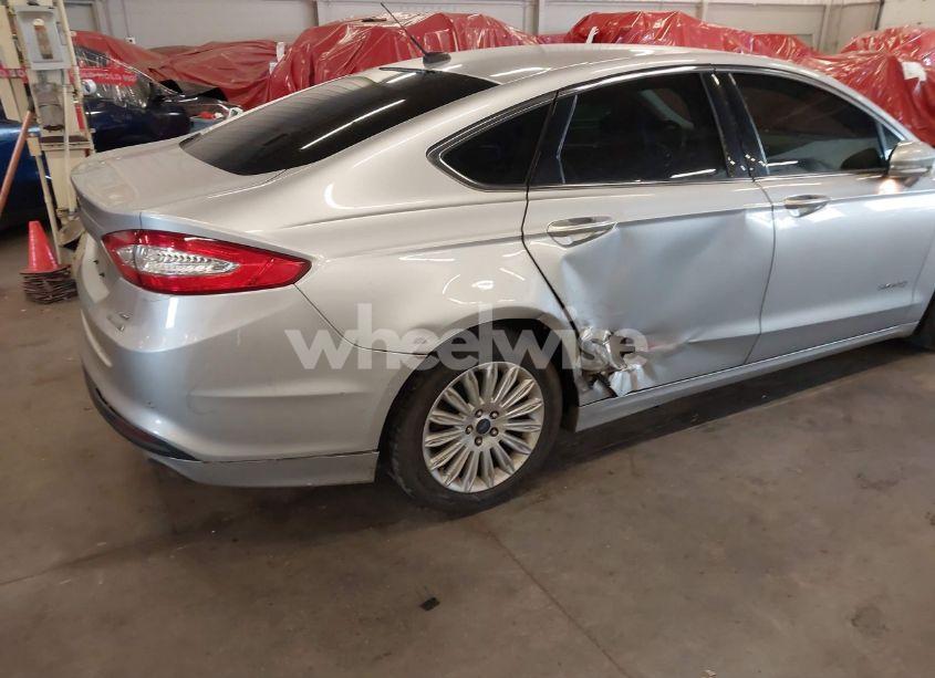 Photo 17 of 2016 Ford Fusion HYBRID SE (VIN 3FA6P0LU4GR203946)