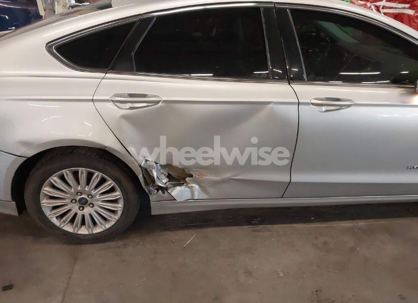 Photo 19 of 2016 Ford Fusion HYBRID SE (VIN 3FA6P0LU4GR203946)