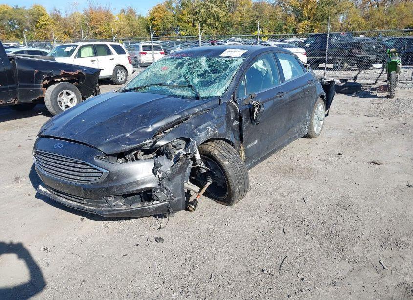 Photo 2 of 2017 Ford Fusion HYBRID SE (VIN 3FA6P0LU4HR323358)