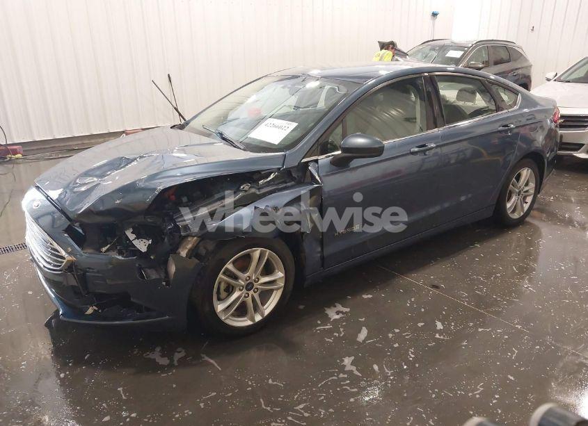 Photo 2 of 2018 Ford Fusion HYBRID SE (VIN 3FA6P0LU4JR110044)