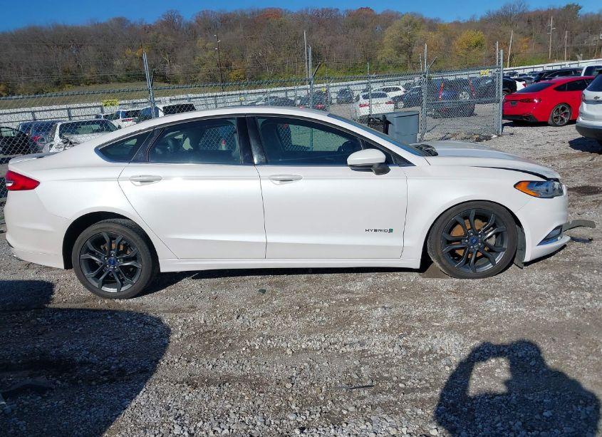Photo 13 of 2018 Ford Fusion HYBRID SE (VIN 3FA6P0LU4JR120296)