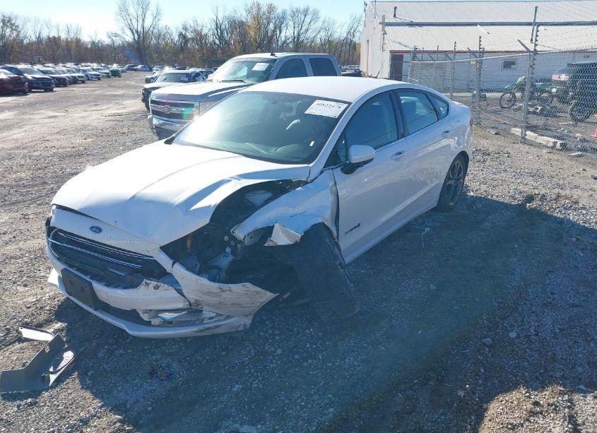 Photo 2 of 2018 Ford Fusion HYBRID SE (VIN 3FA6P0LU4JR120296)