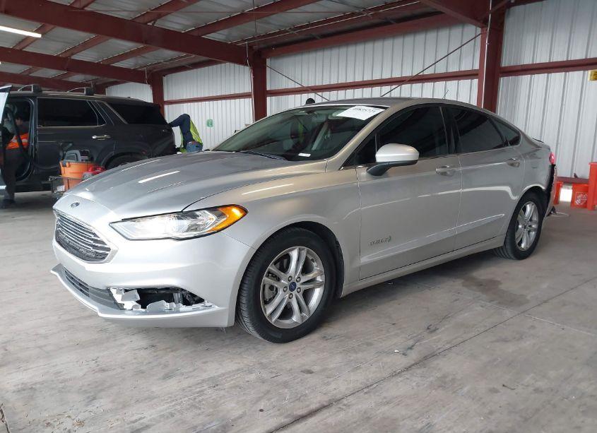 Photo 2 of 2018 Ford Fusion HYBRID SE (VIN 3FA6P0LU4JR145408)