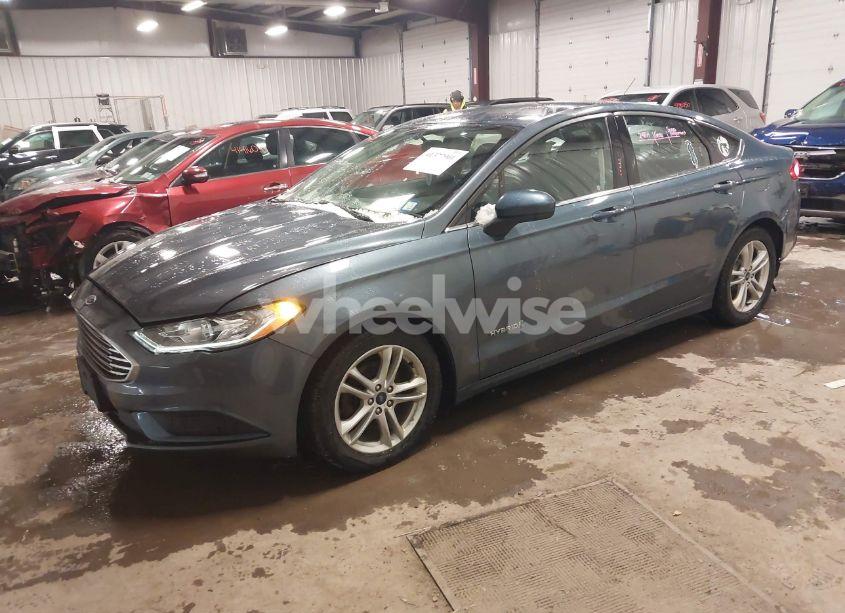 Photo 2 of 2018 Ford Fusion HYBRID SE (VIN 3FA6P0LU4JR157865)