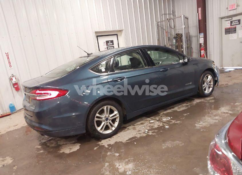 Photo 4 of 2018 Ford Fusion HYBRID SE (VIN 3FA6P0LU4JR157865)
