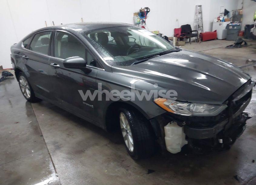 2019 Ford Fusion HYBRID SE (VIN 3FA6P0LU4KR112782) main photo