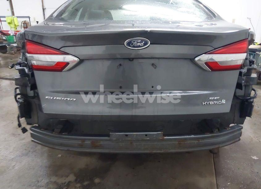 Photo 18 of 2019 Ford Fusion HYBRID SE (VIN 3FA6P0LU4KR112782)