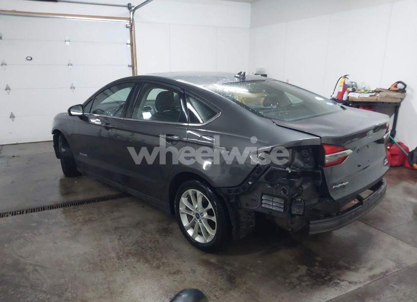 Photo 3 of 2019 Ford Fusion HYBRID SE (VIN 3FA6P0LU4KR112782)