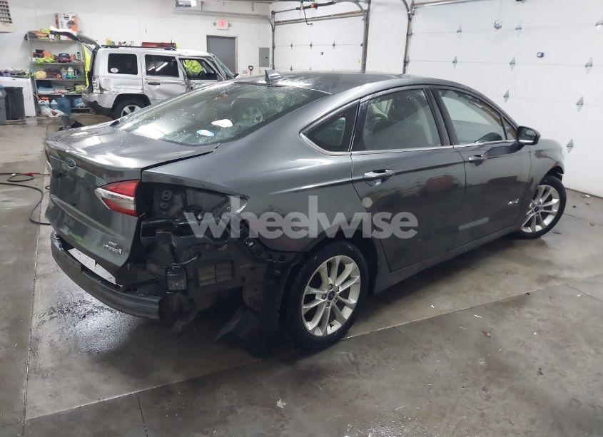 Photo 4 of 2019 Ford Fusion HYBRID SE (VIN 3FA6P0LU4KR112782)